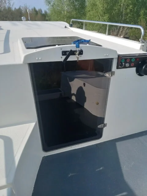 drzwi z poliwęglanu do łodzi