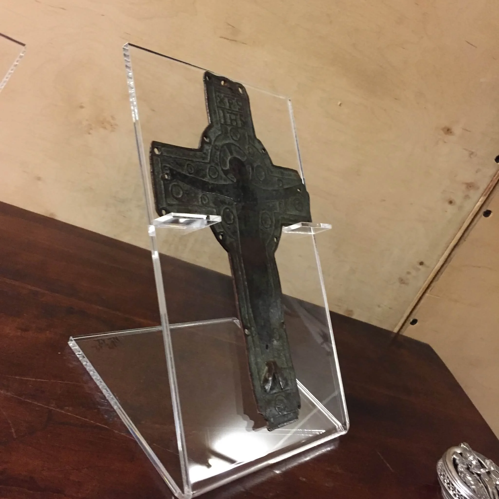 wyroby z plexi na wymiar, ekspozytor z plexi przezroczystej