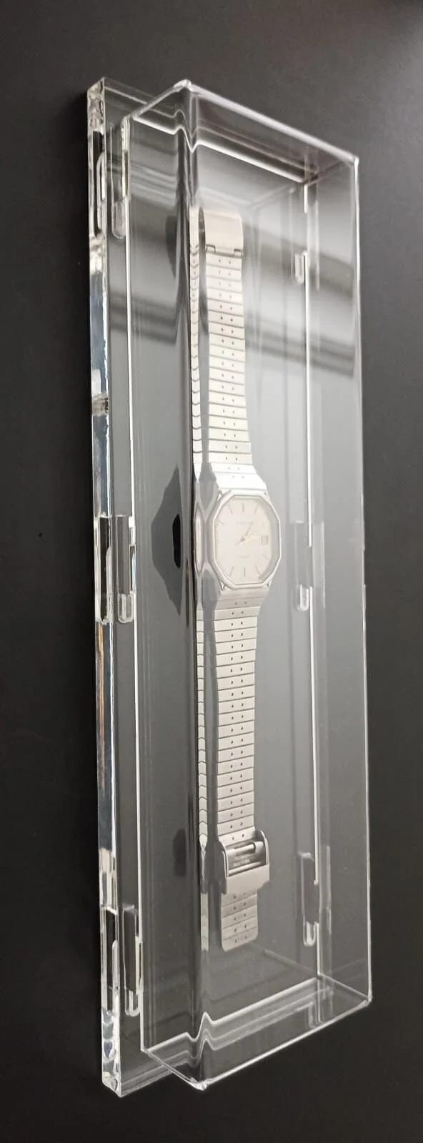 wyroby z plexi na wymiar, gablota z plexi