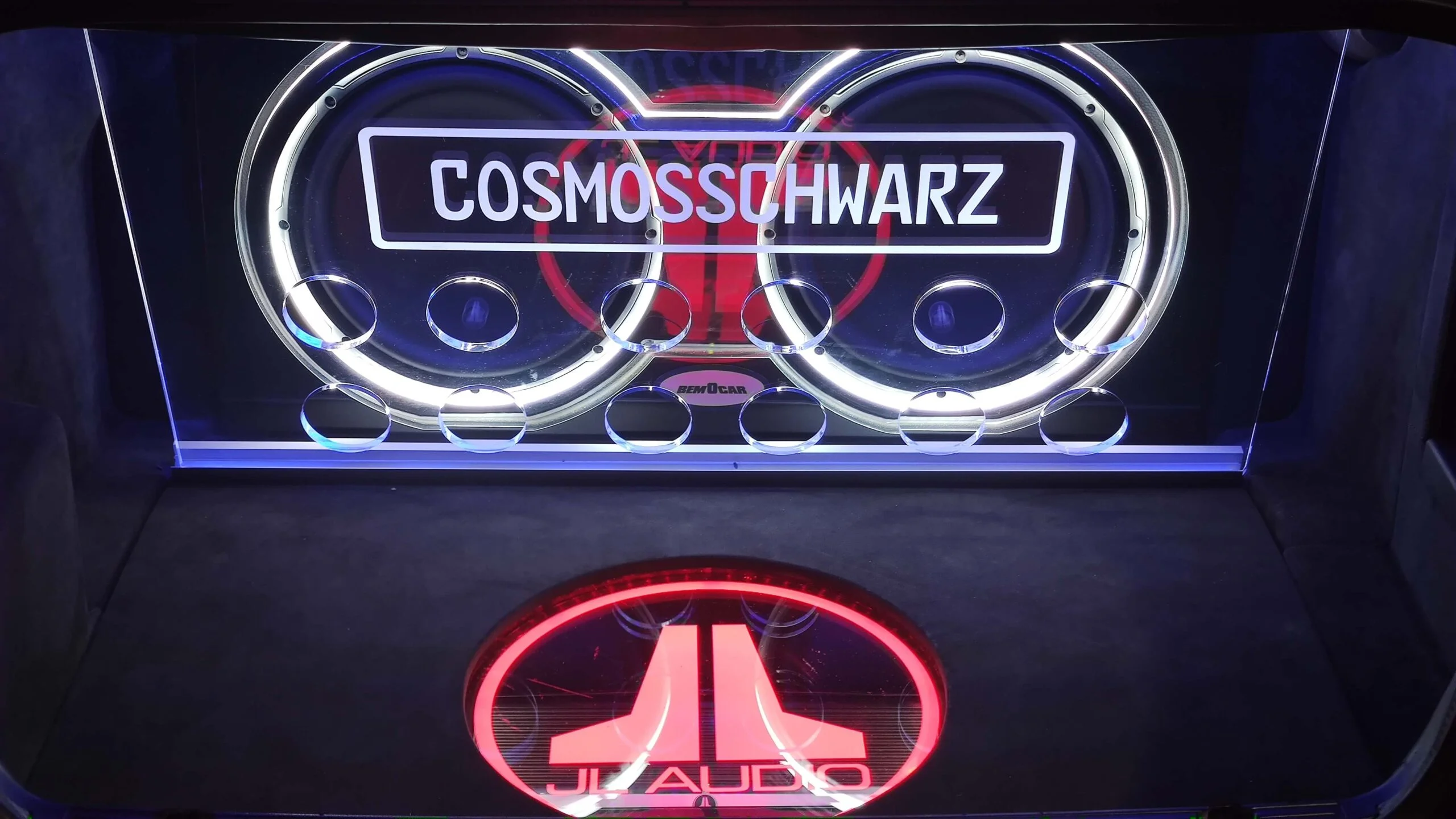 grawerowana obudowa z plexi