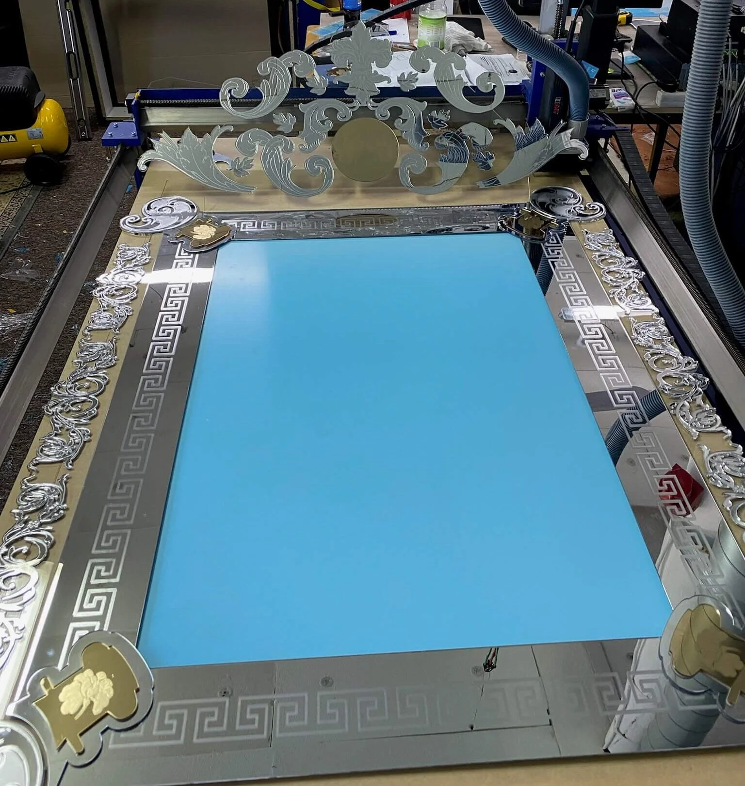 rama z plexi lustrzanej srebrnej i złotej