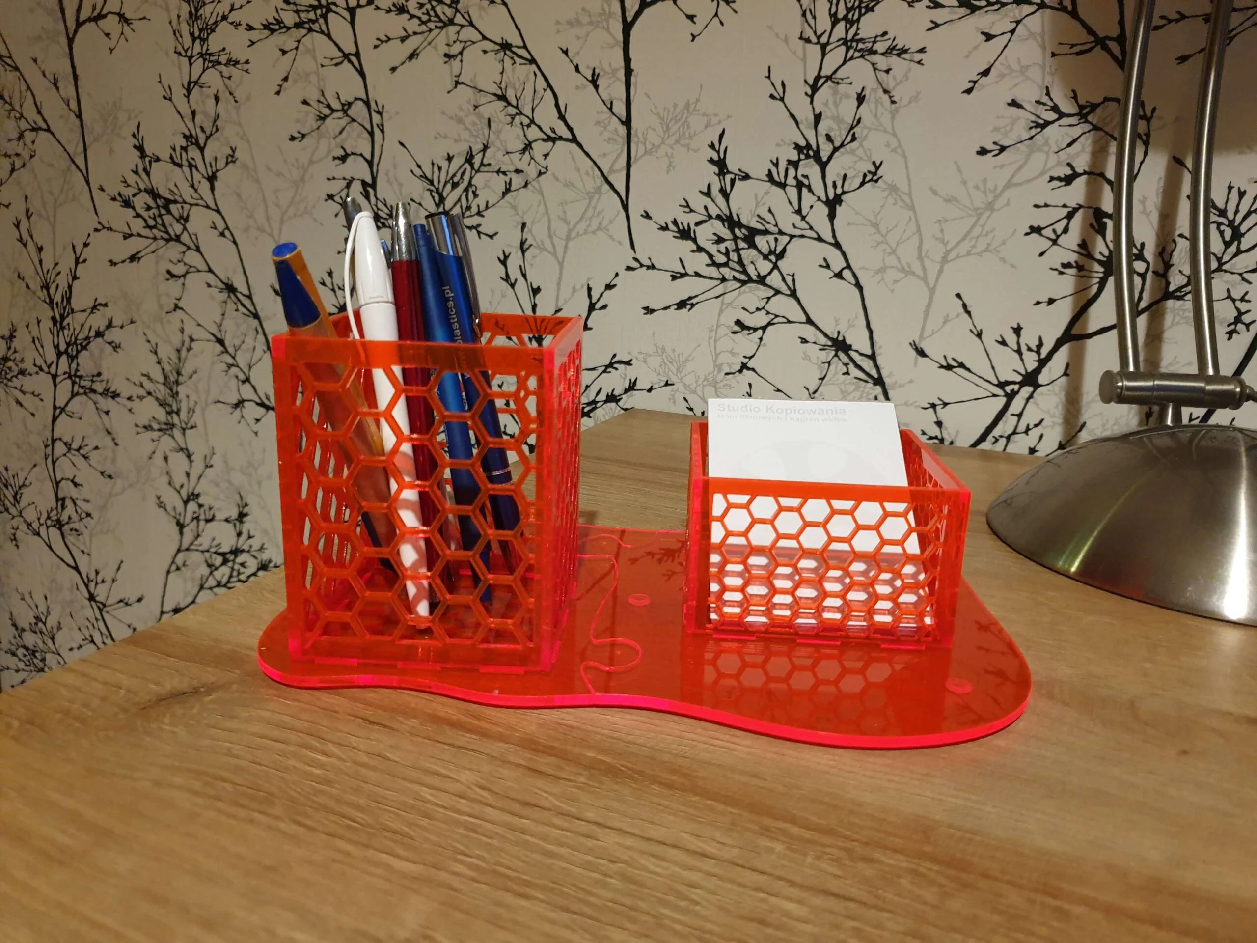 pojemnik biurowy z plexi fluorescencyjnej